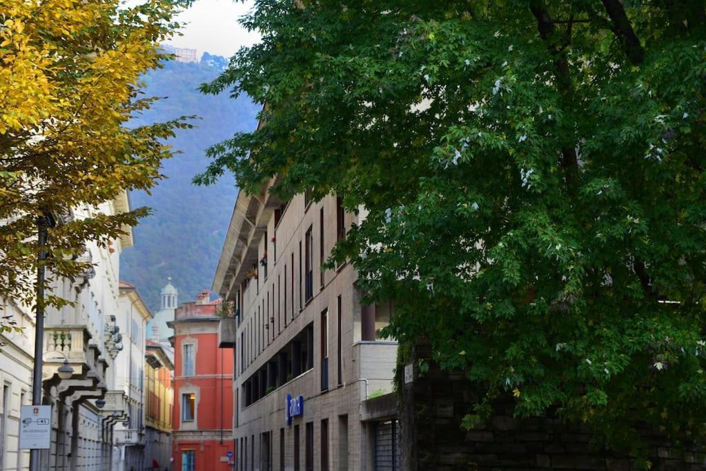 Trilocale Como Centro, Esclusivo 100 Mq Con 3 Balconi Extérieur photo
